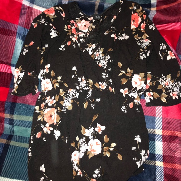 Shorts romper - Picture 2 of 2